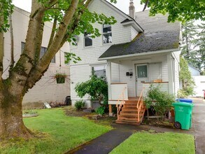 Building Photo - 1725 SE Spokane St