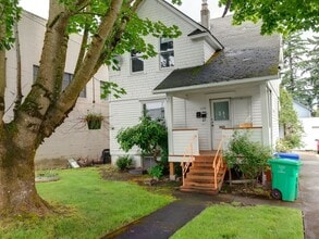 Building Photo - 1725 SE Spokane St