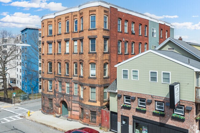Edificio Alt - 257 Pleasant St
