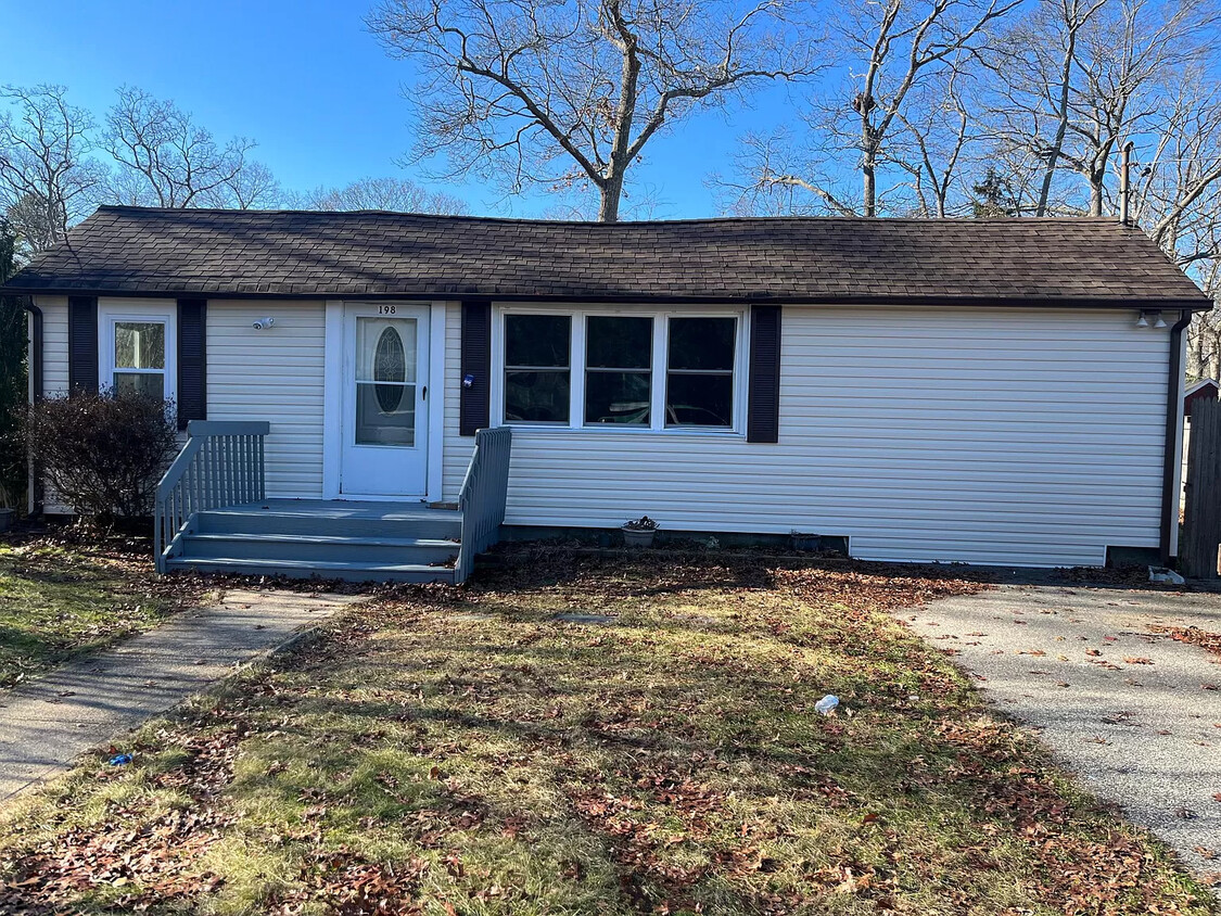 Primary Photo - 198 Longfellow Dr