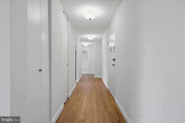 Foto del edificio - 1301 S Arlington Ridge Rd