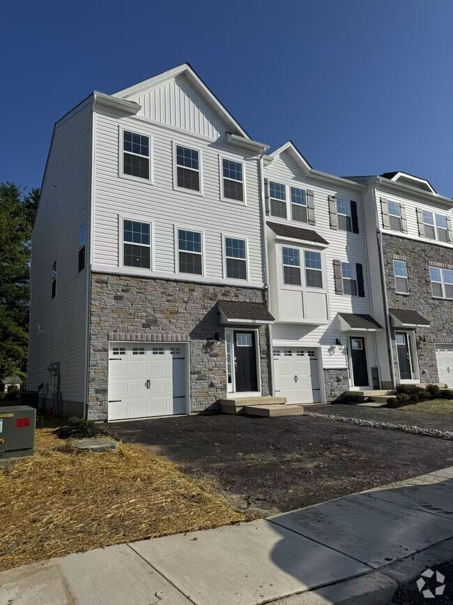 Building Photo - 136 Bell Ct