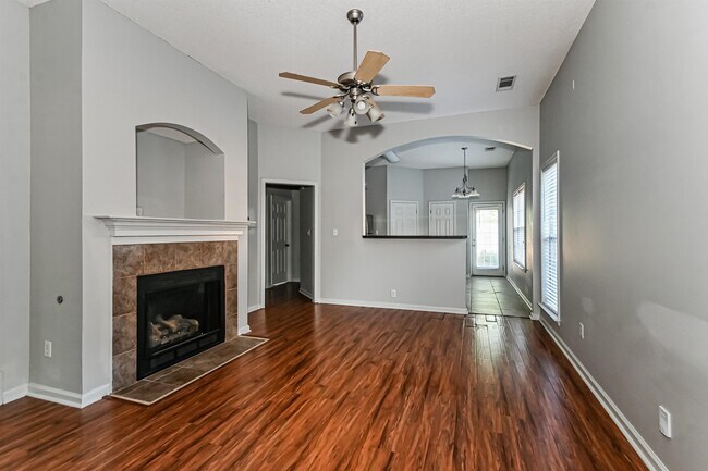 Foto del edificio - 6967 Parkbrook Ln