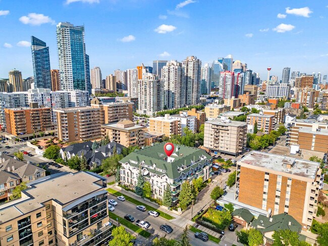 Photo du bâtiment - 1235-1213 13 Ave SW