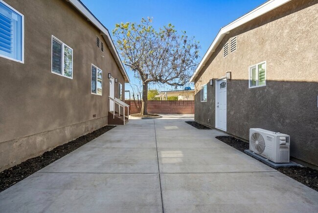 Building Photo - 13050 Terra Bella St