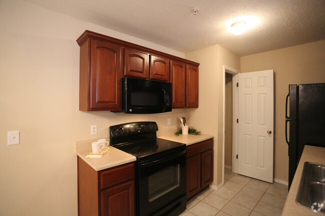 1HAB, 1BA - 680 ft² - Clifton Heights Apartments