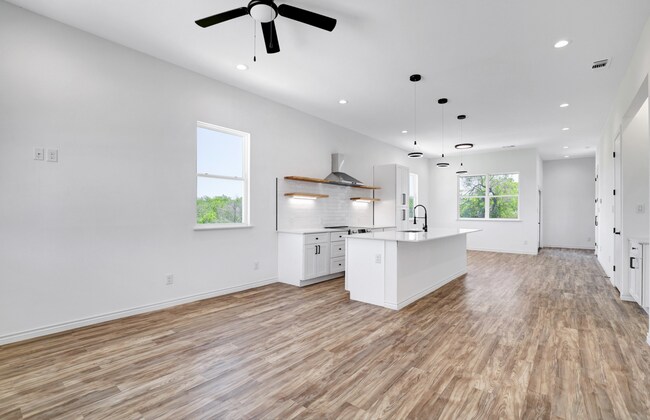 Foto del edificio - Brand new construction Ready for Move In! ...