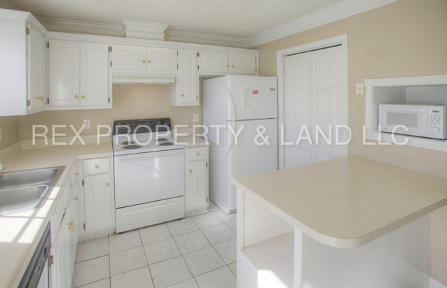 Building Photo - 2022 Bromley Ct