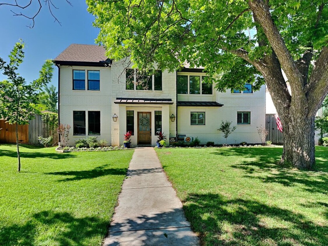 Primary Photo - IMMACULATE HOME IN UNIVERSITY HEIGHTS! UPD...