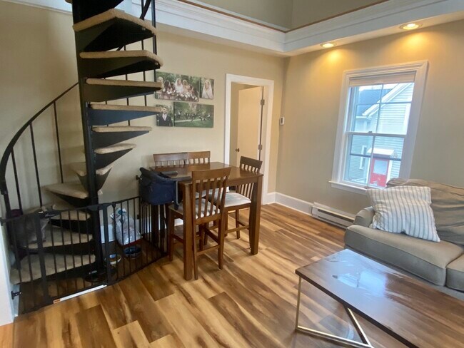 Living room - 52 Front St