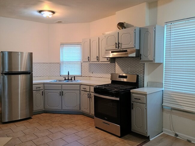 Photo - 2517 W Division St Apartment