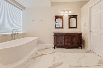Building Photo - 155 Perfidia Dr