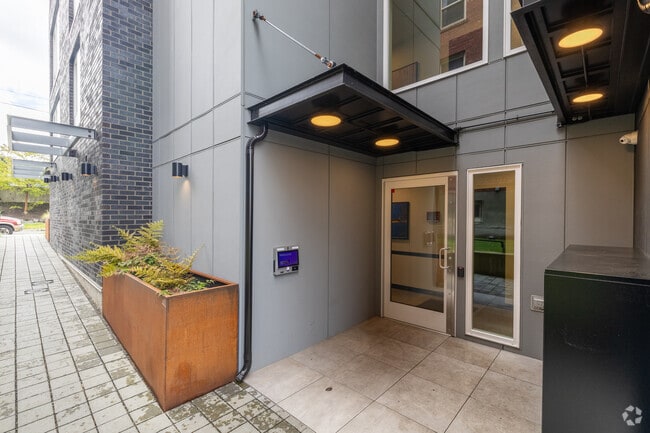 Building Photo - 1821 13th Ave