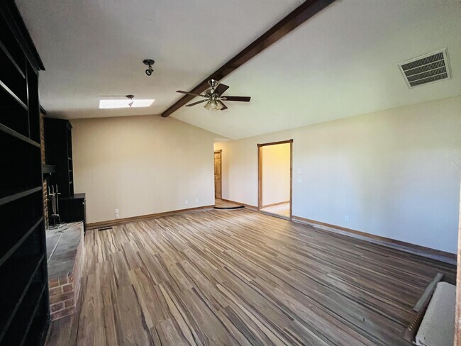 Photo - 2109 Tracys Terrace House