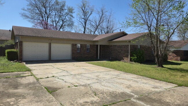 Building Photo - 2504 E 19th St