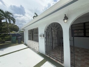 Building Photo - 8805 SW 43rd Terrace