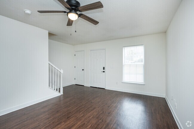3 habitaciones, 2 baños - 1,331 pies cuadrados - Sala de estar - Creekside Retreat Townhomes