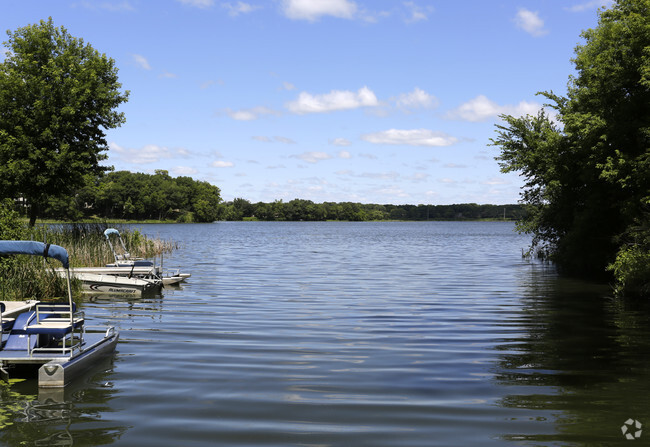 Building Photo - Gleason Lake