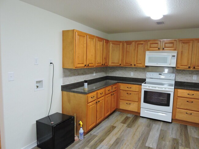Foto del edificio - 3134 Auburn Rd