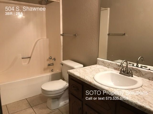 Foto del edificio - 504 S Shawnee Blvd