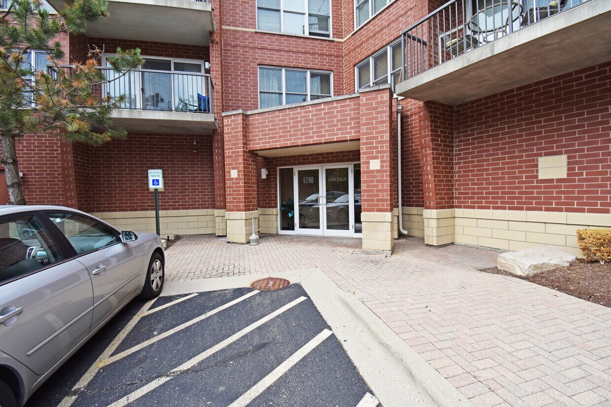 8200 Lincoln Ave, Skokie, IL 60077 Apartments Skokie, IL