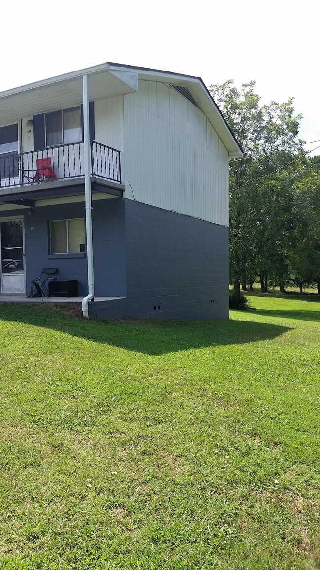 Foto del edificio - 422 Pink Dogwood Ln