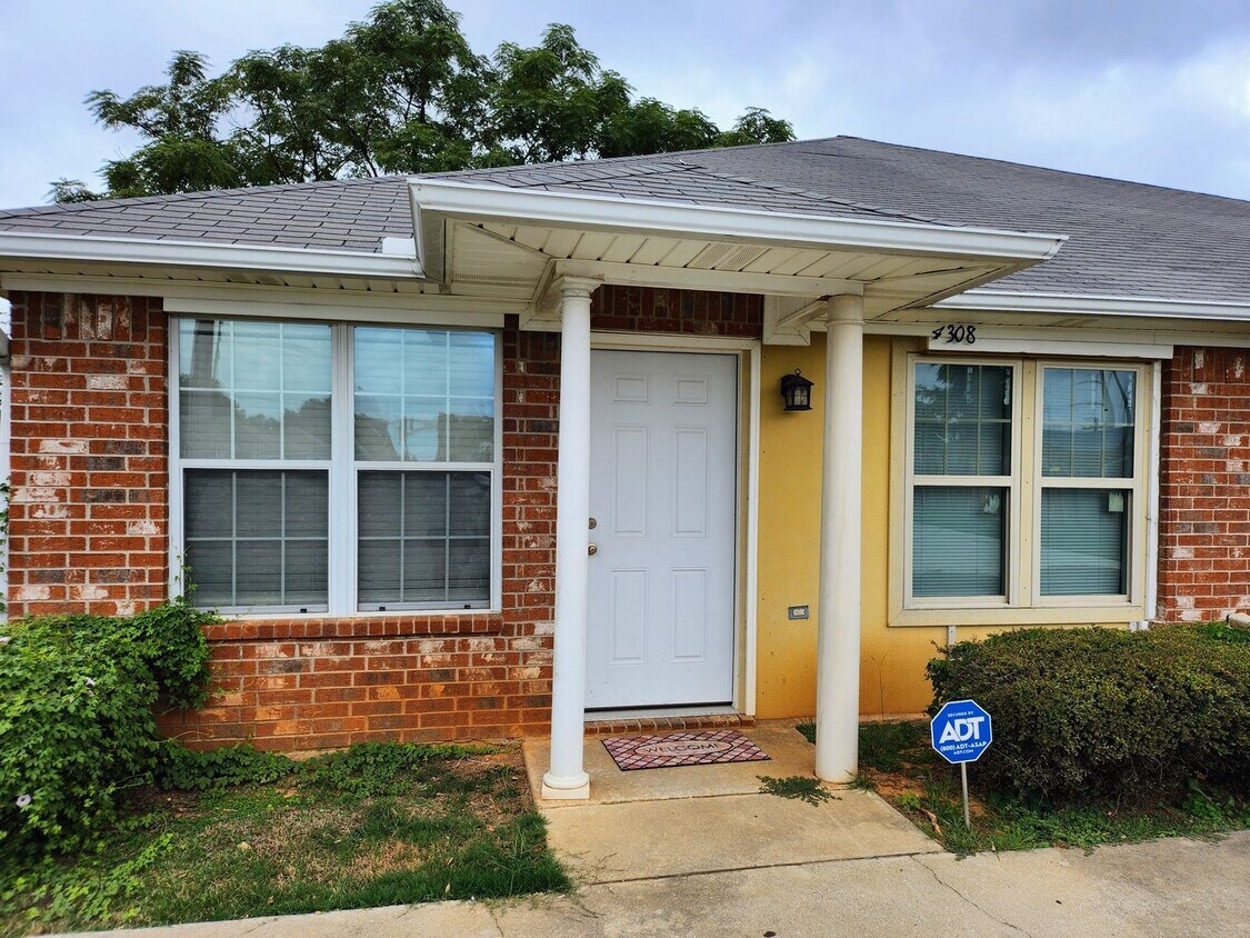 Primary Photo - Magnolia Duplex