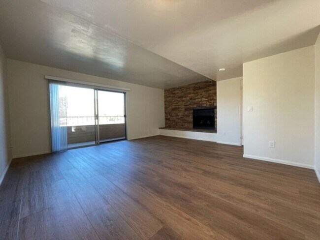 Foto del edificio - 331 Stone Edge Ct