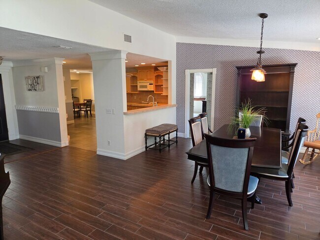 Foto del edificio - 1132 Ridge Dr