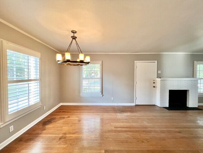 Building Photo - 2 Bed, 1 Bath in Hampton Hills Addition