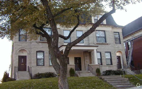 Foto principal - 5300-5310 Maple Ave