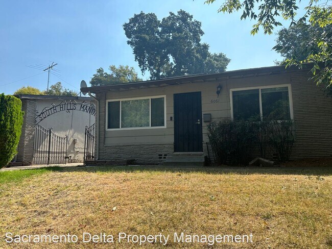 Building Photo - 2 br, 1 bath House - 6061 South Land Park Dr