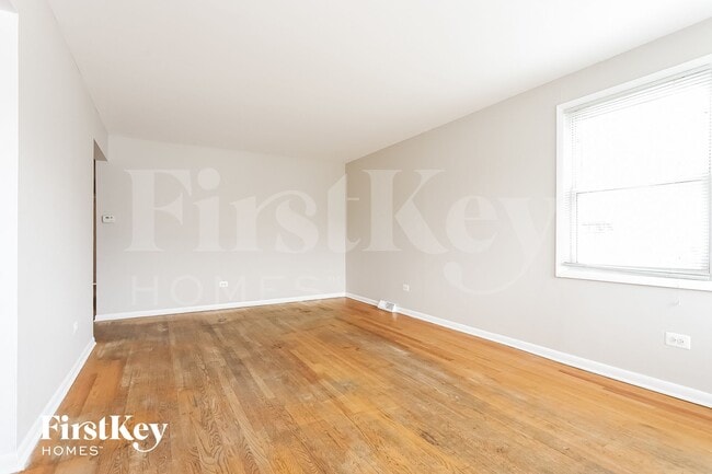 Foto del edificio - 3028 W 141st St