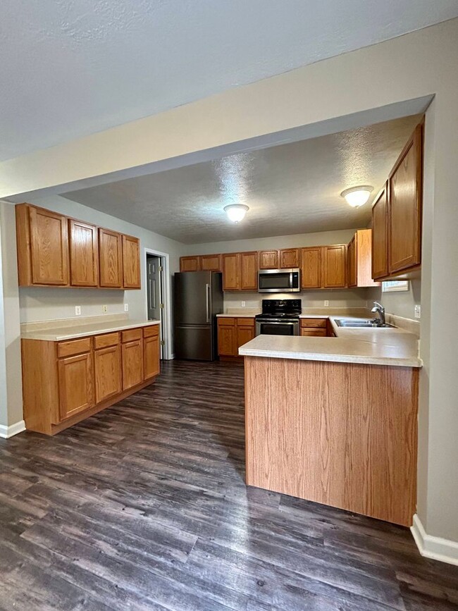 Building Photo - Southside Townhouse