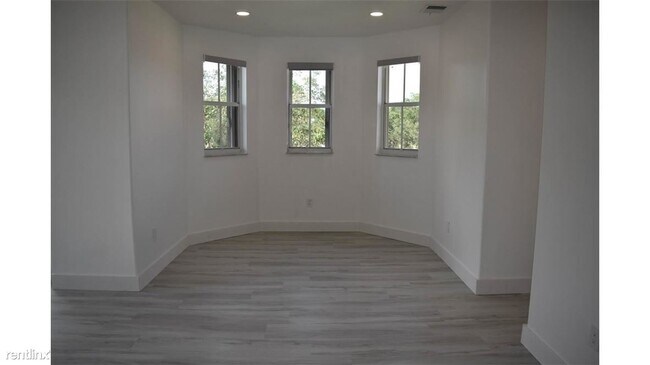 Building Photo - 4 br, 3.5 bath House - 3815 SW 165th Ave