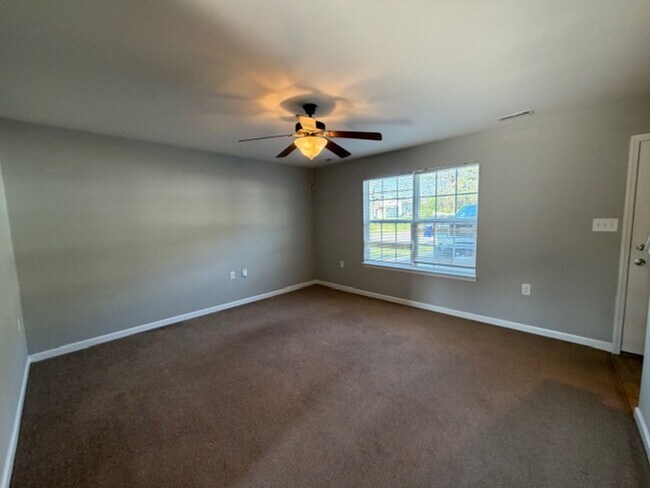 Foto del edificio - 1299 Pond St SE