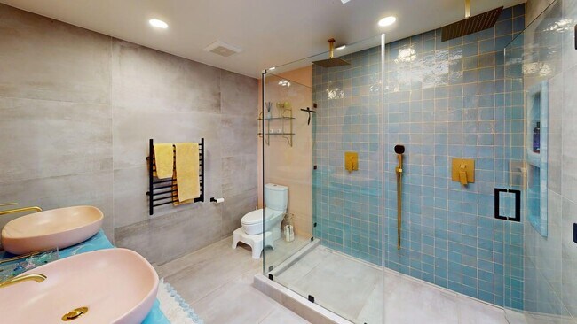 Foto del edificio - Decorator's Dream - Amazing Bernal Heights 3x3 + bonus room Single-Family Home w. 180 views