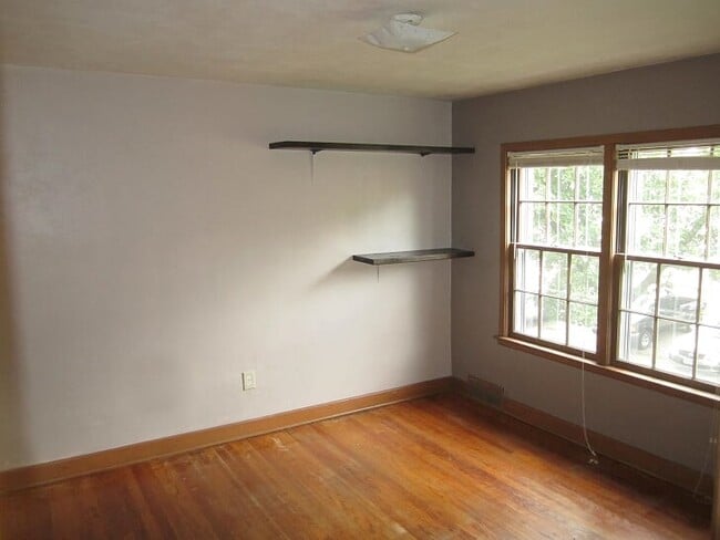 Building Photo - 2407 Knapp St