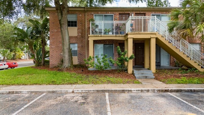 Building Photo - Well Maintained One Bedroom Condo in Maitl...
