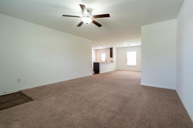 Foto del edificio - 128 Maywood Ln