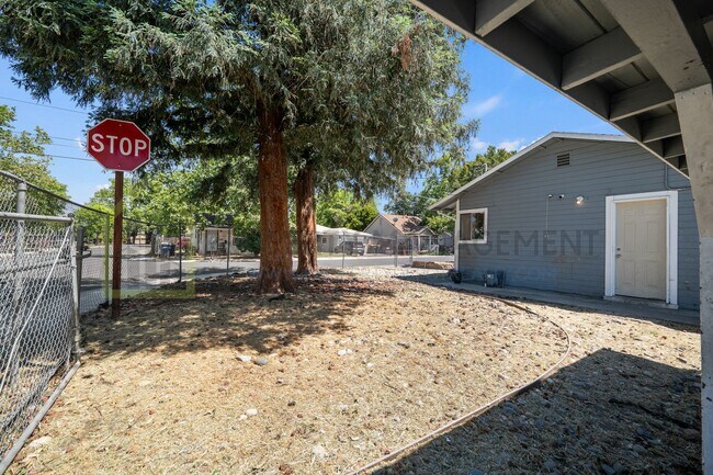 Building Photo - Updated 3-Bed, 2-Bath Bungalow on Spacious...