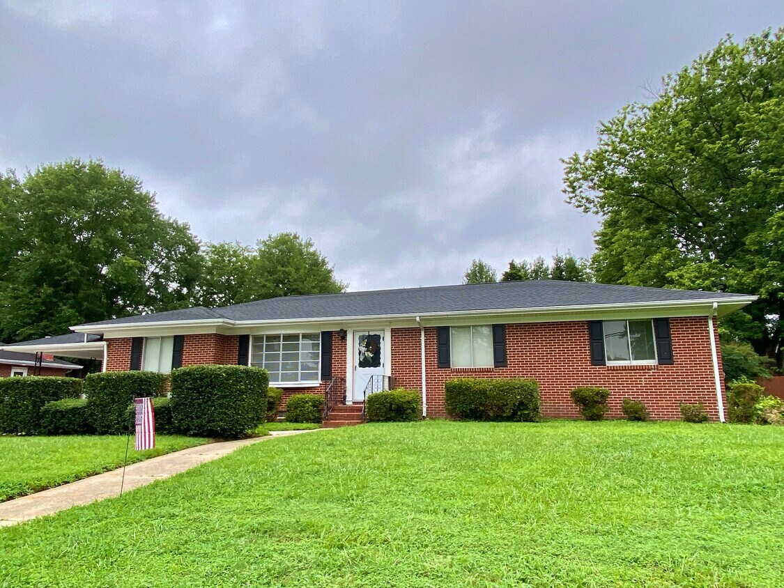 108 Winston Ave, Colonial Heights, VA 23834 House Rental in Colonial