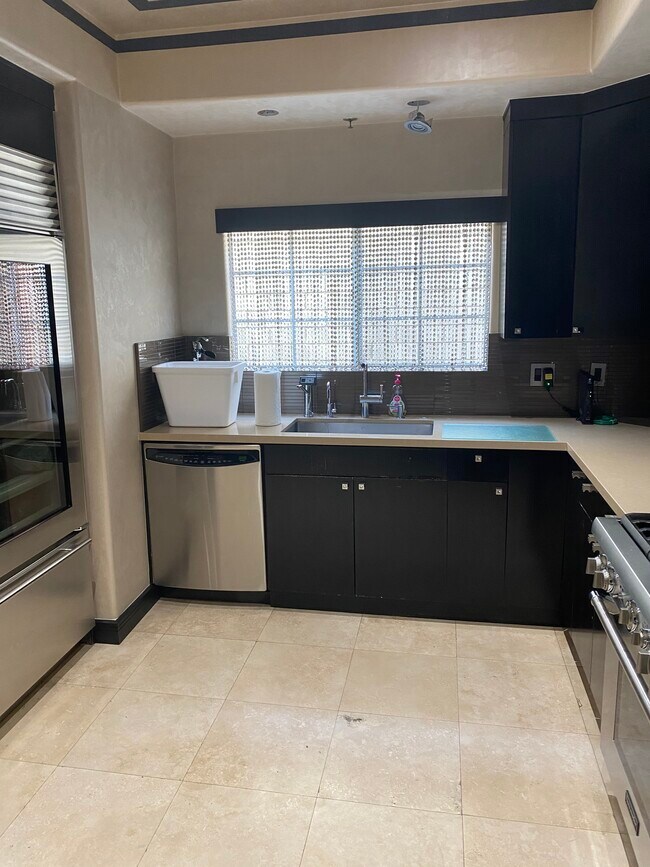 Foto del edificio - 10925 Blix St