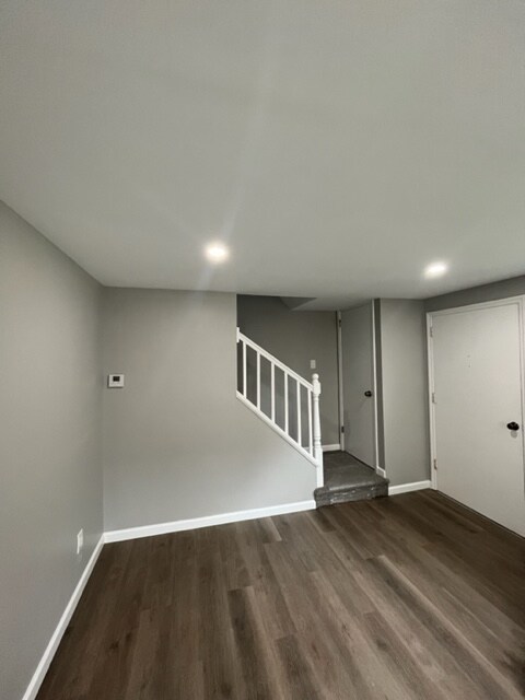 Building Photo - 409 Nike Dr