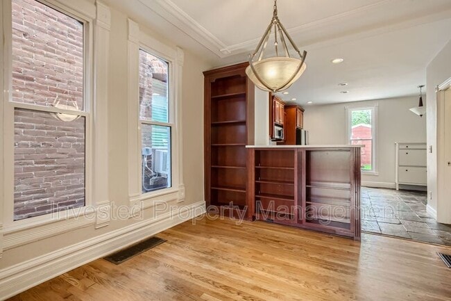 Building Photo - 2534 Franklin St