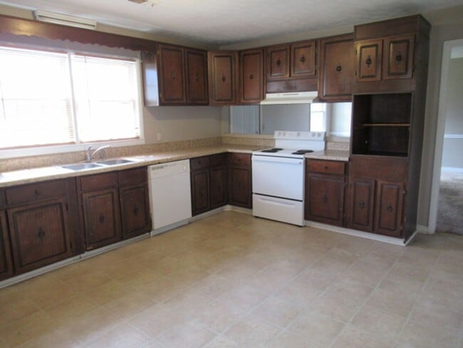 Building Photo - 3bd, 2ba. with carport