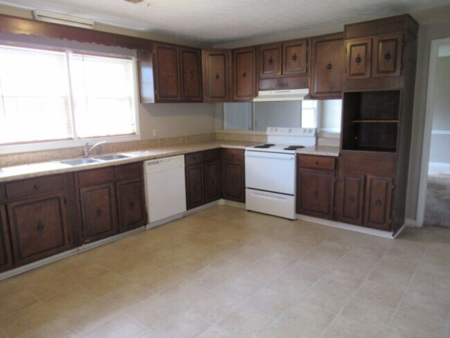 Foto del edificio - 3bd, 2ba. with carport