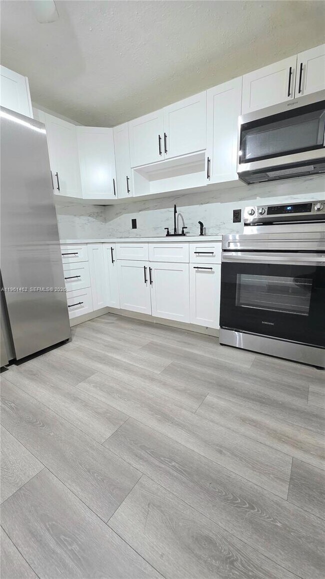 Foto del edificio - 6616 Raleigh St