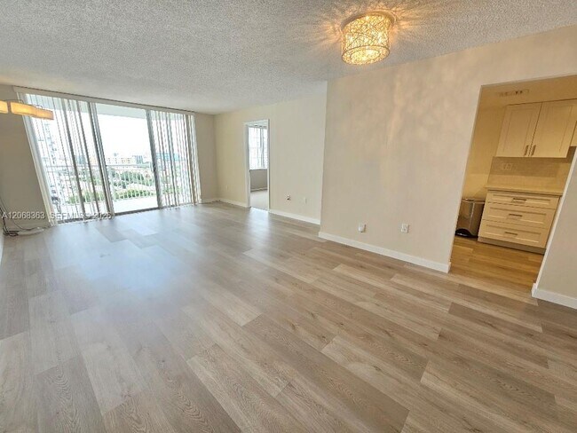 Foto del edificio - 18081 Biscayne Blvd
