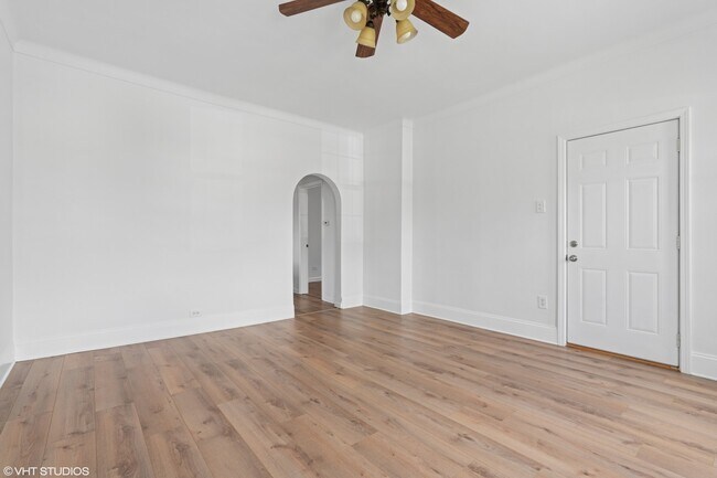 Foto del edificio - 5104 N Austin Ave